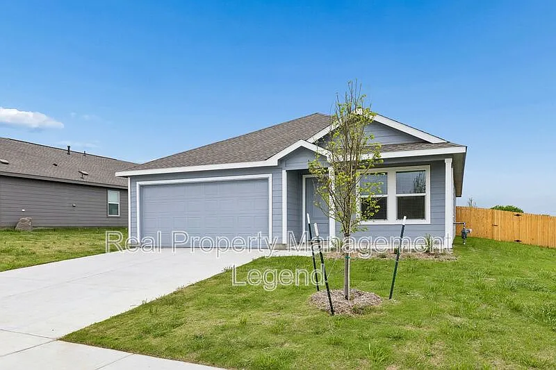 3 bed, 2.0 bath, 1474 sqft, $1,895 — Photo 3