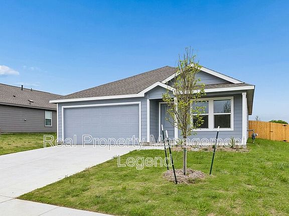 3rd image of 216 Asterwood Ln