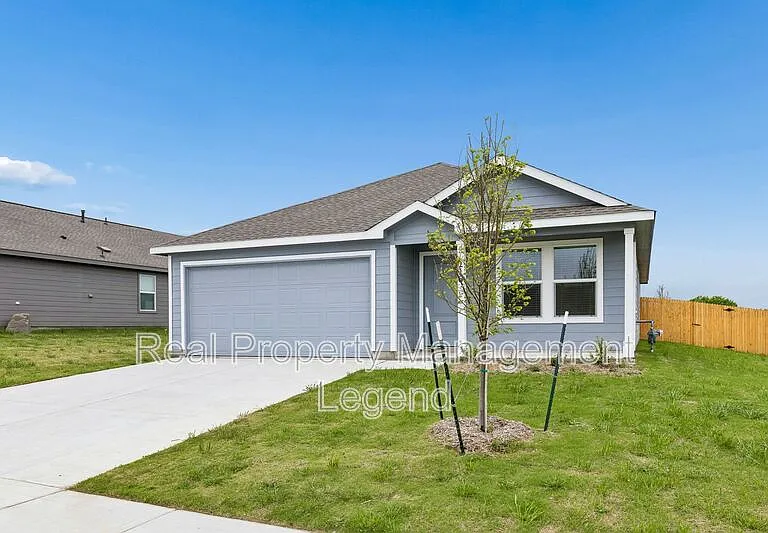 216 Asterwood Ln — Photo 3