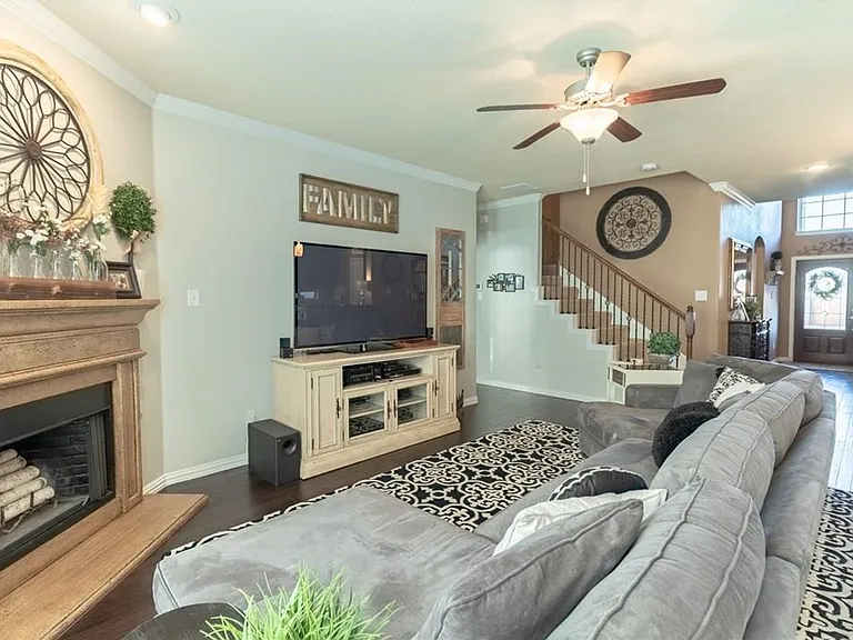 809 Park Place Ln — Photo 7
