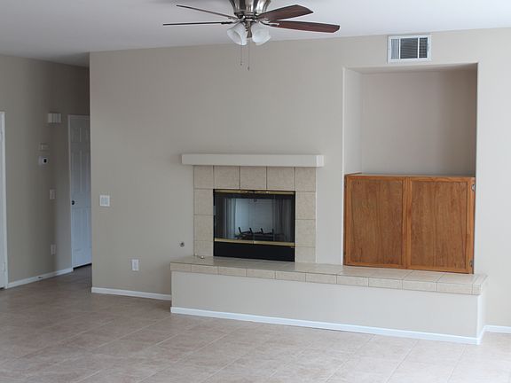 5th image of 576 Crestwood Dr