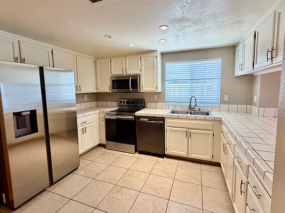 5th image of 1144 Trombetta St