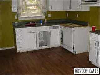 2nd image of 4700 Farm Pond Ln
