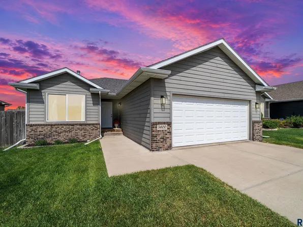 5600 W Oakcrest Dr, Sioux Falls, SD 57107