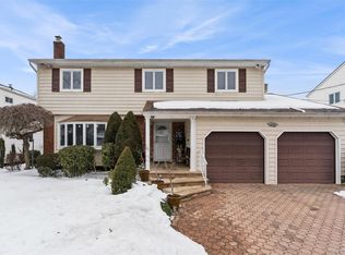 44 Wallace Dr, Plainview, NY 11803