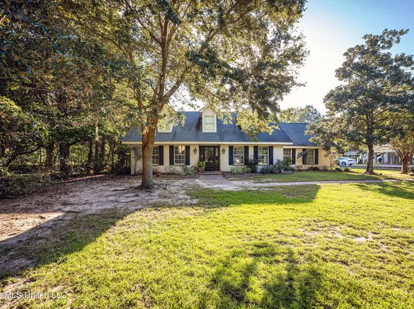 258 Lovers Ln, Ocean Springs, MS 39564