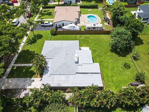 3rd image of 637 Garden Court