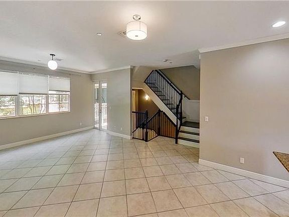 4th image of 407 SE 13th St #1A
