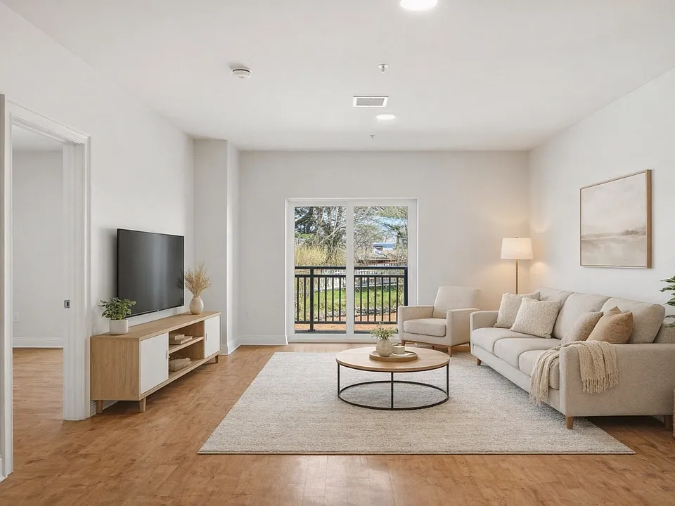 10 Franklin Ave #105
