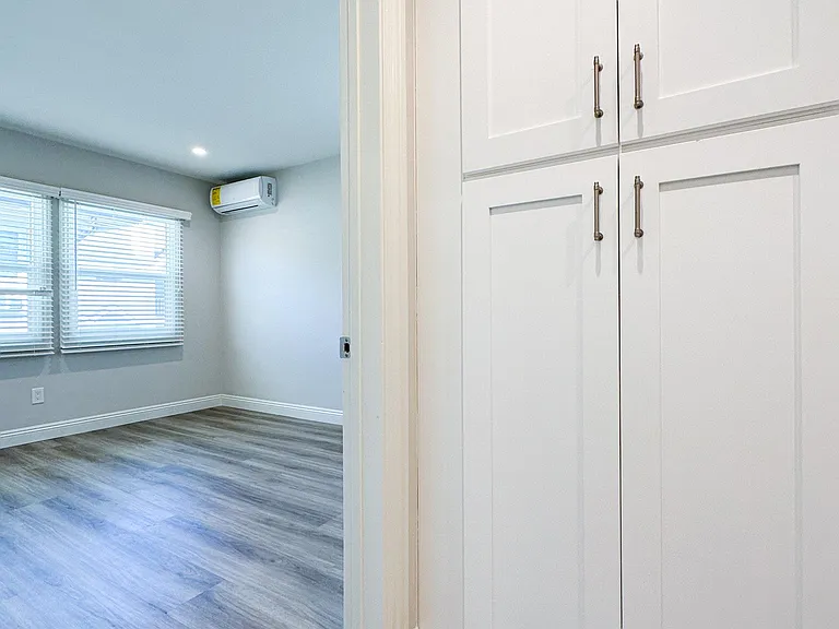 32 N Marengo Ave #E — Photo 12