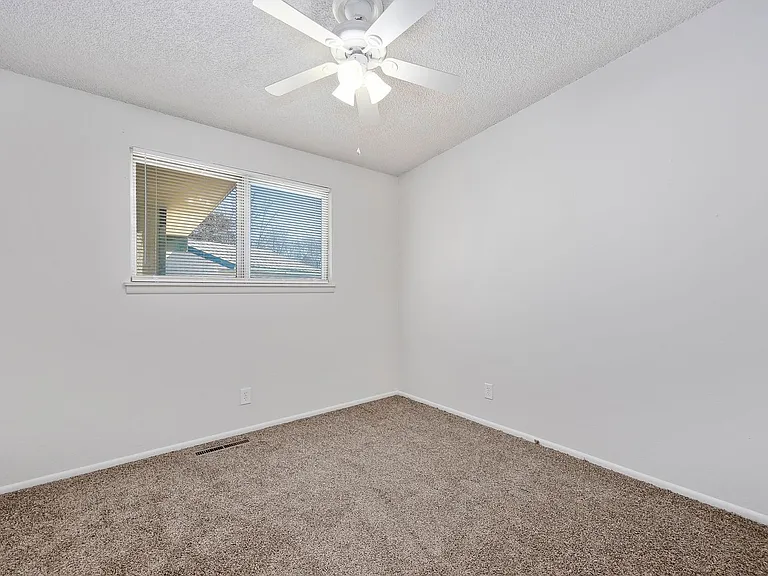 1642 Bel Air Cir — Photo 13