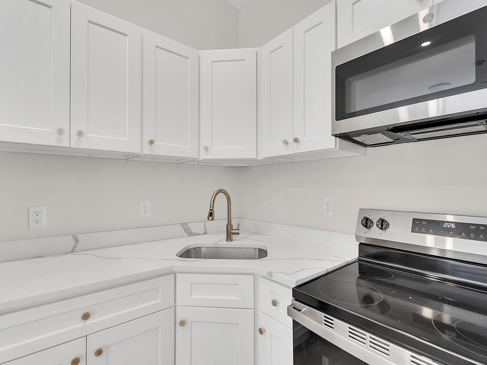 1st image of 472 Main St #2A