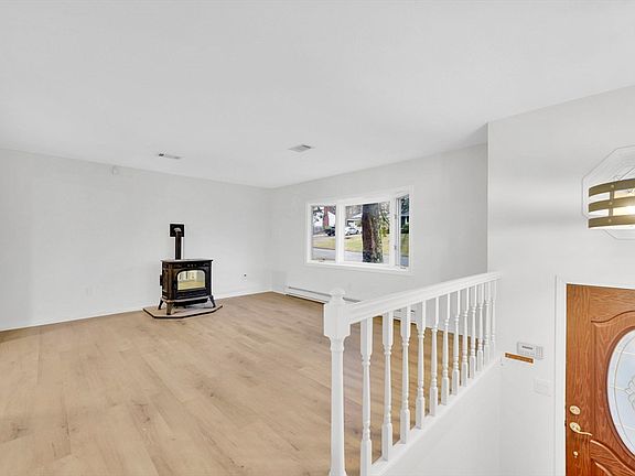 4th image of 25 Fox Hill Rd