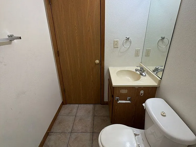 279 Woodridge Ct — Photo 18