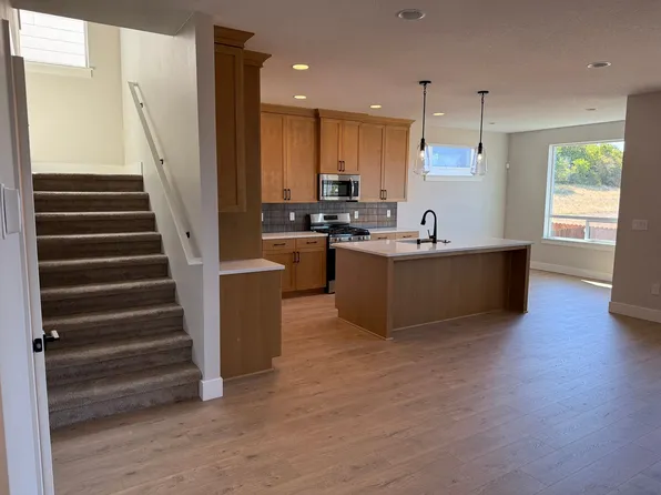 719 NW 174th St, Ridgefield, WA 98642