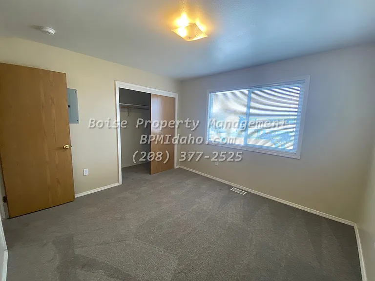 2061 N Gladewater Ave — Photo 4
