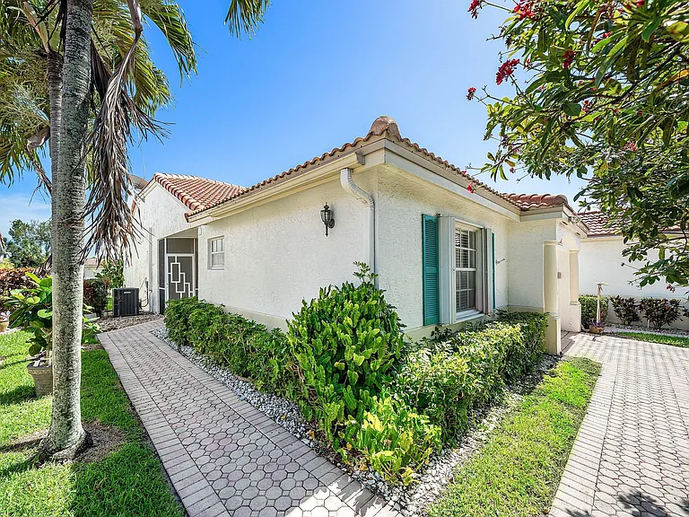 6192 Floral Lakes Dr — Photo 2