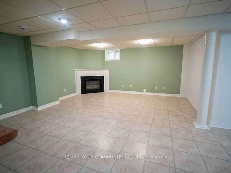 1069 Corrie St — Photo 4