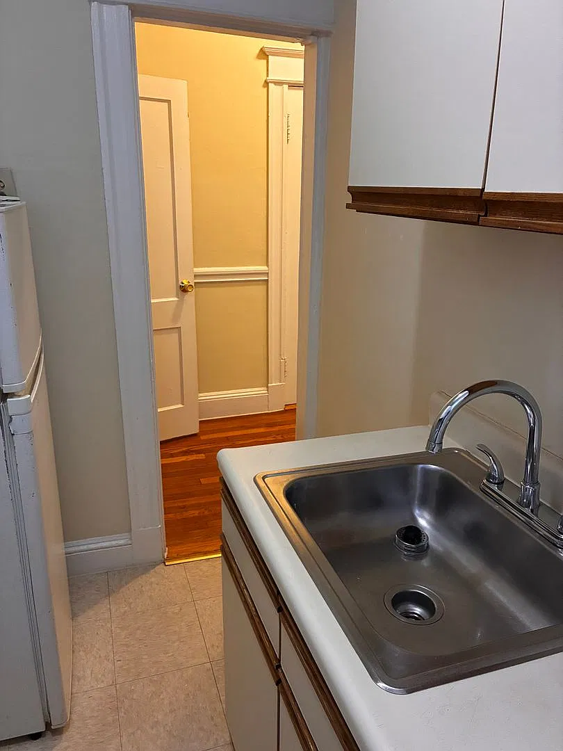Avl NOW - No fee! Spacious Brighton Studio! — Photo 4