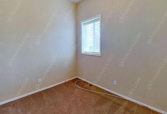 4th image of 1910 E 36th Ave