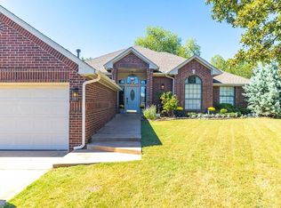633 Lookout Cir, Edmond, OK 73034