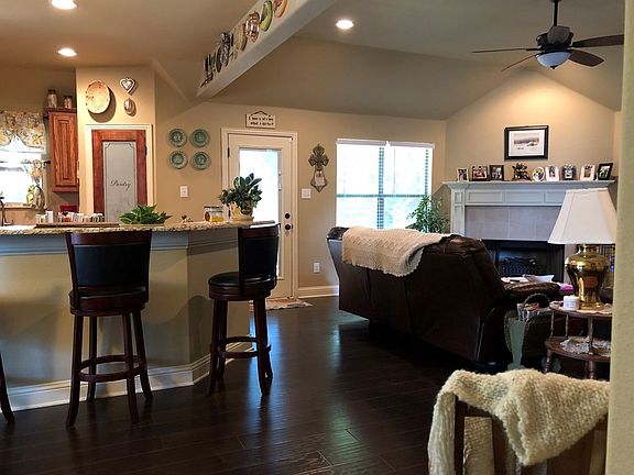 2nd image of 128 Settlers Ct