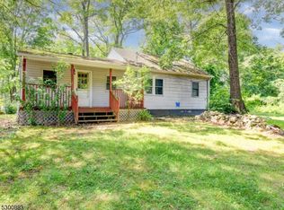 35 Hewitt Rd W, Hewitt, NJ 07421