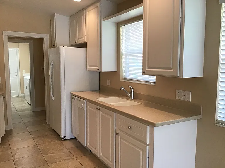 11824 Delfina Ln — Photo 5