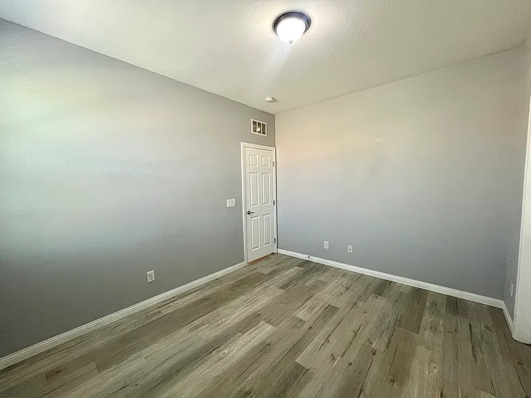 576 Glassford Ct — Photo 53