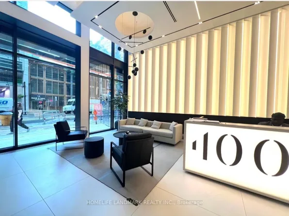 400 King St W, Toronto, ON