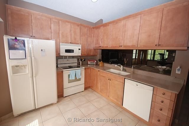 2nd image of 5305 Helene Cir