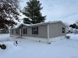 602 E Nicholas St, Carlinville, IL 62626