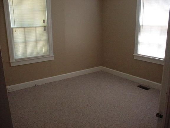 3rd image of 113 Park Cir