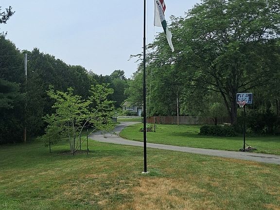 4th image of 115 Spring St