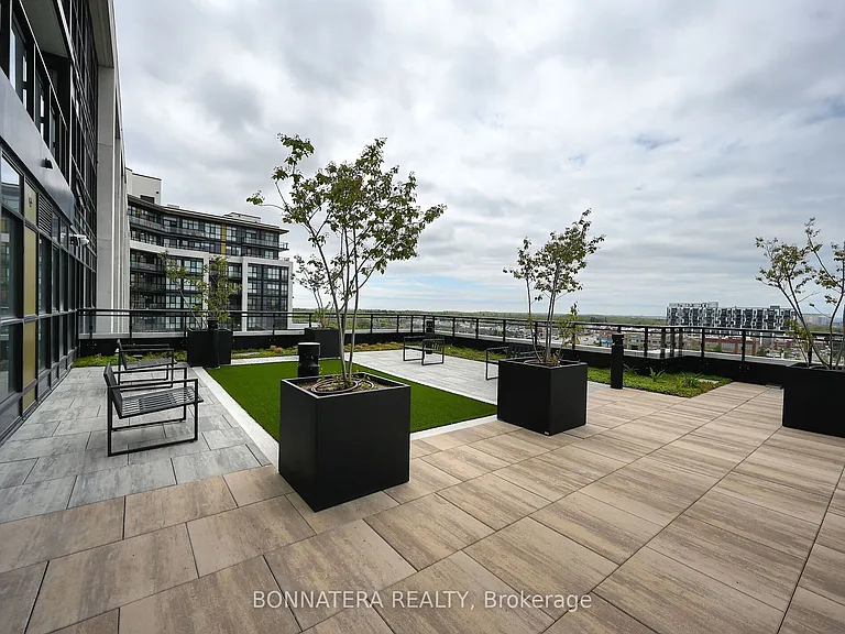 405 Dundas St W #319 — Photo 49