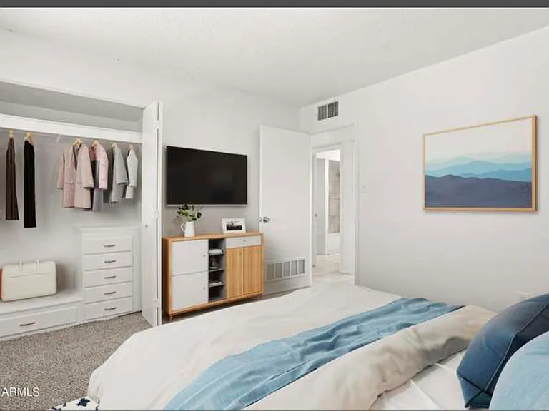 6228 W Cheery Lynn Rd — Photo 5