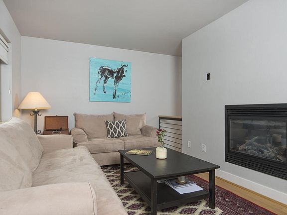 3rd image of 564 E Hall Ave