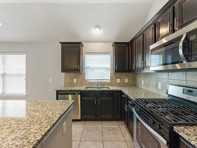 1004 Water Garden Cir — Photo 31