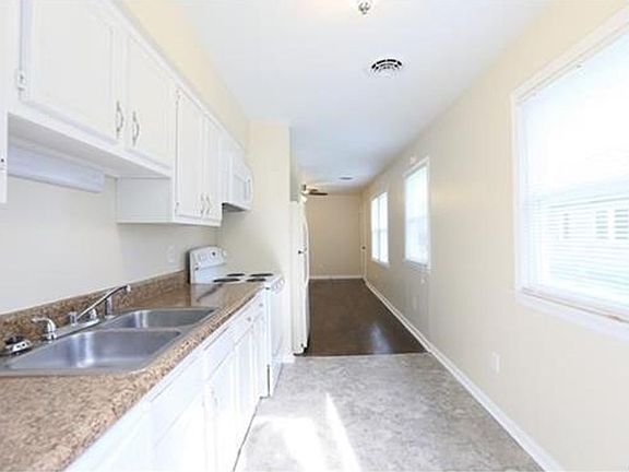 2nd image of 220 W 31st St #B