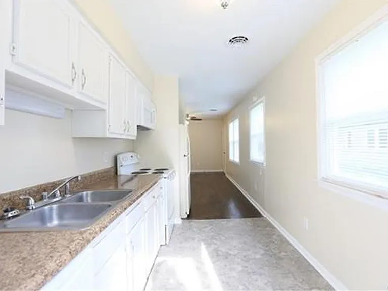 220 W 31st St #B — Photo 2