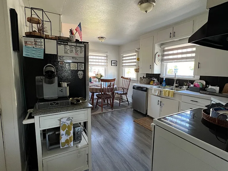 1002 Oakes Ave — Photo 17