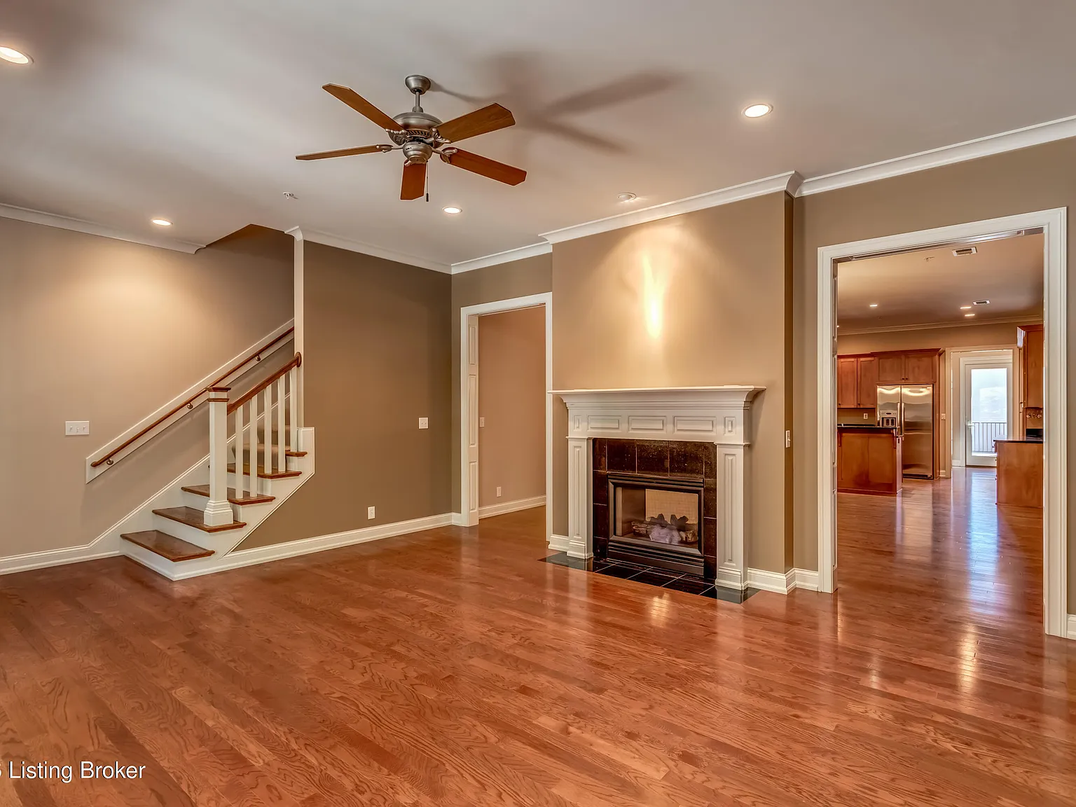 3 bed, 2.0 bath, 2958 sqft, $3,250 — Photo 4
