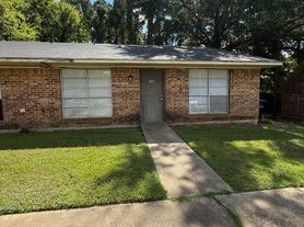6 Harroun Ct, Longview, TX