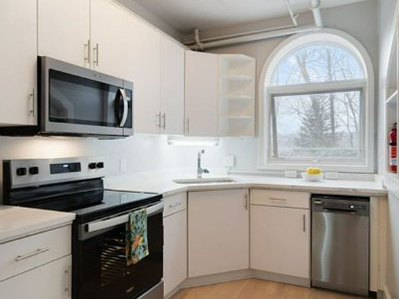 3rd image of 210 Delaware Ave #218-2