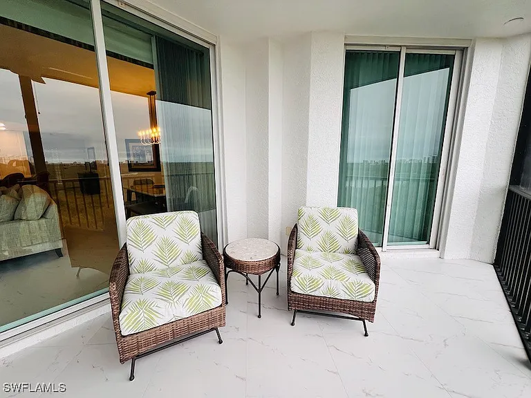 425 Cove Tower Dr #902 — Photo 17