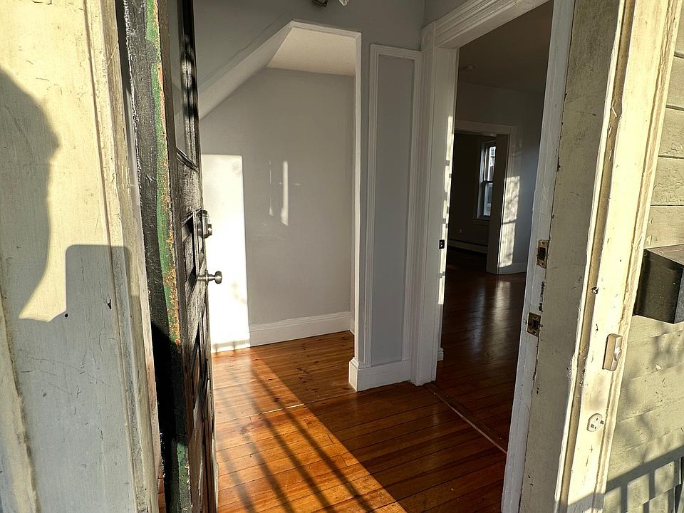 1st image of 27 Peach Ave Floor 1