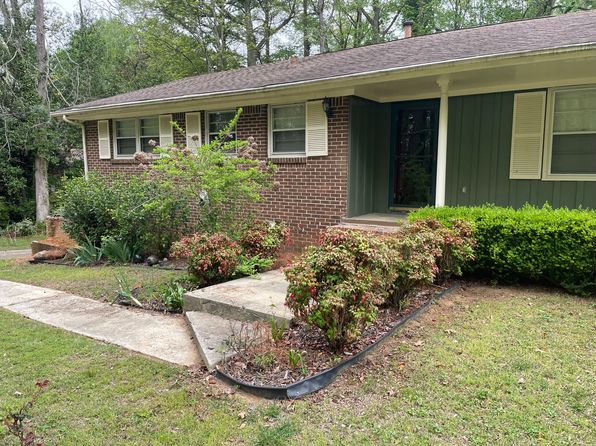 920 Forrest Cir SE