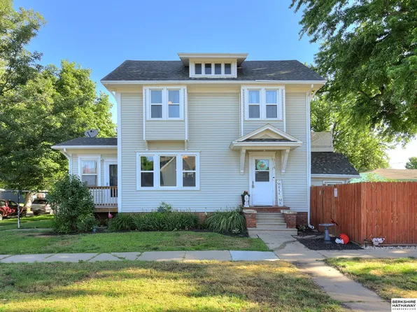 314 W 3rd St, Oakland, NE 68045