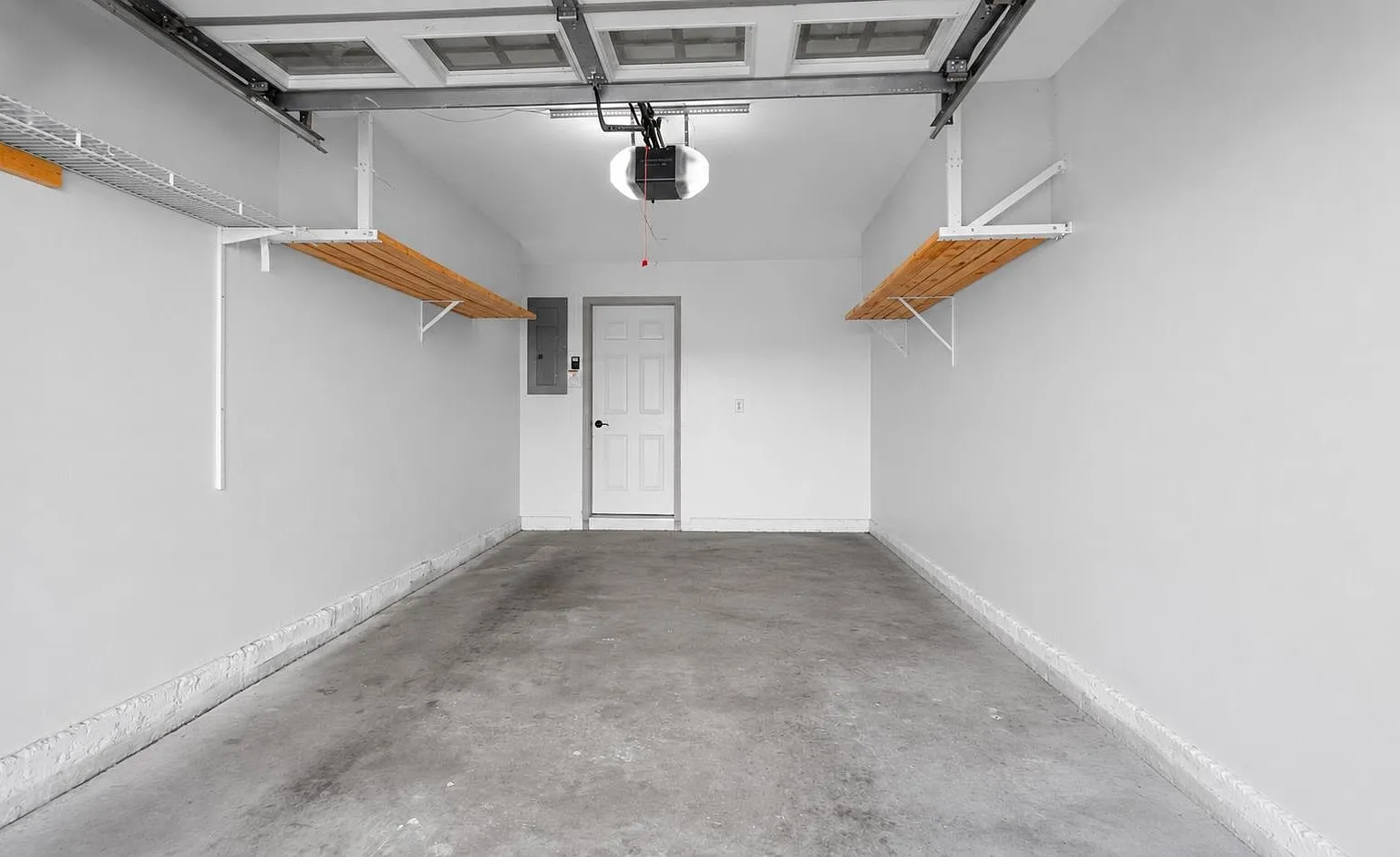 Riverside Court — Photo 2
