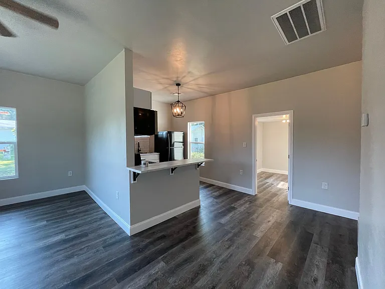 1317 E Broadway St — Photo 13